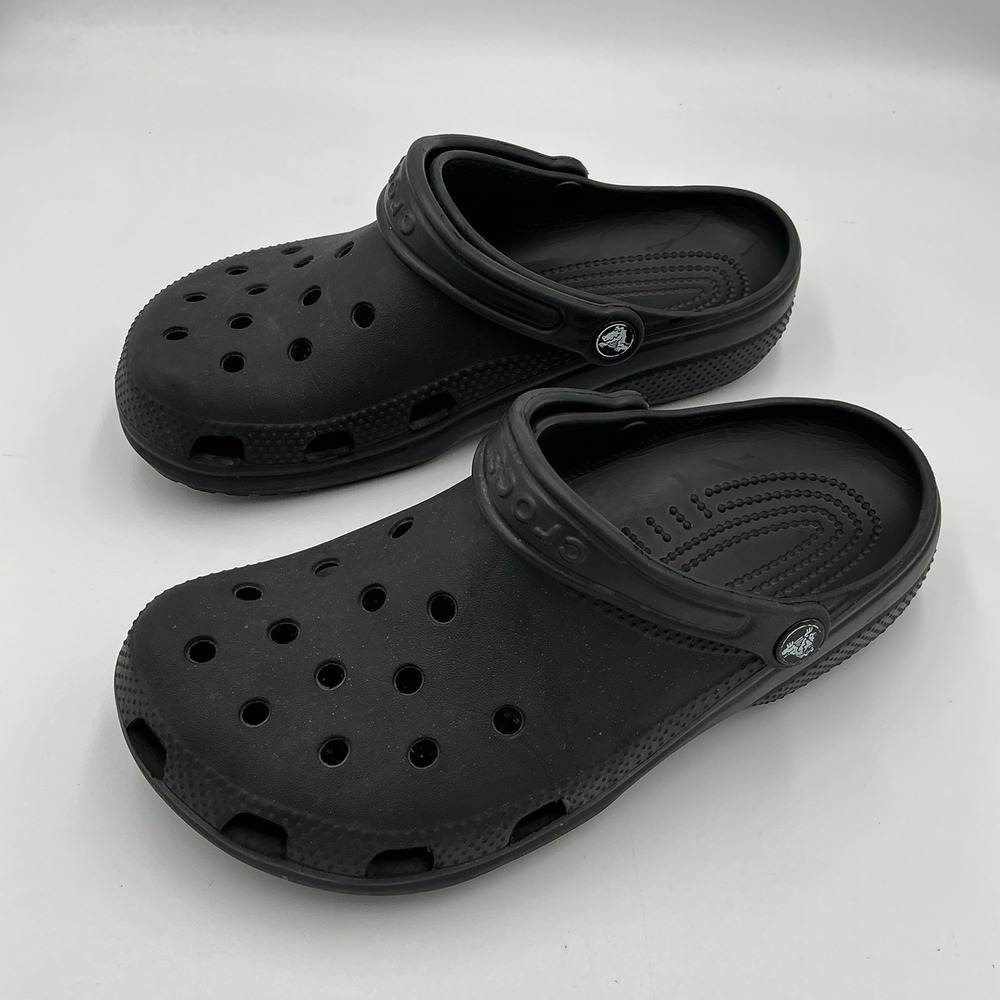 Crocs Classic Black Clogs Unisex Mens 6 /Wmn 8 Slip On Shoe Lightweight Comfort